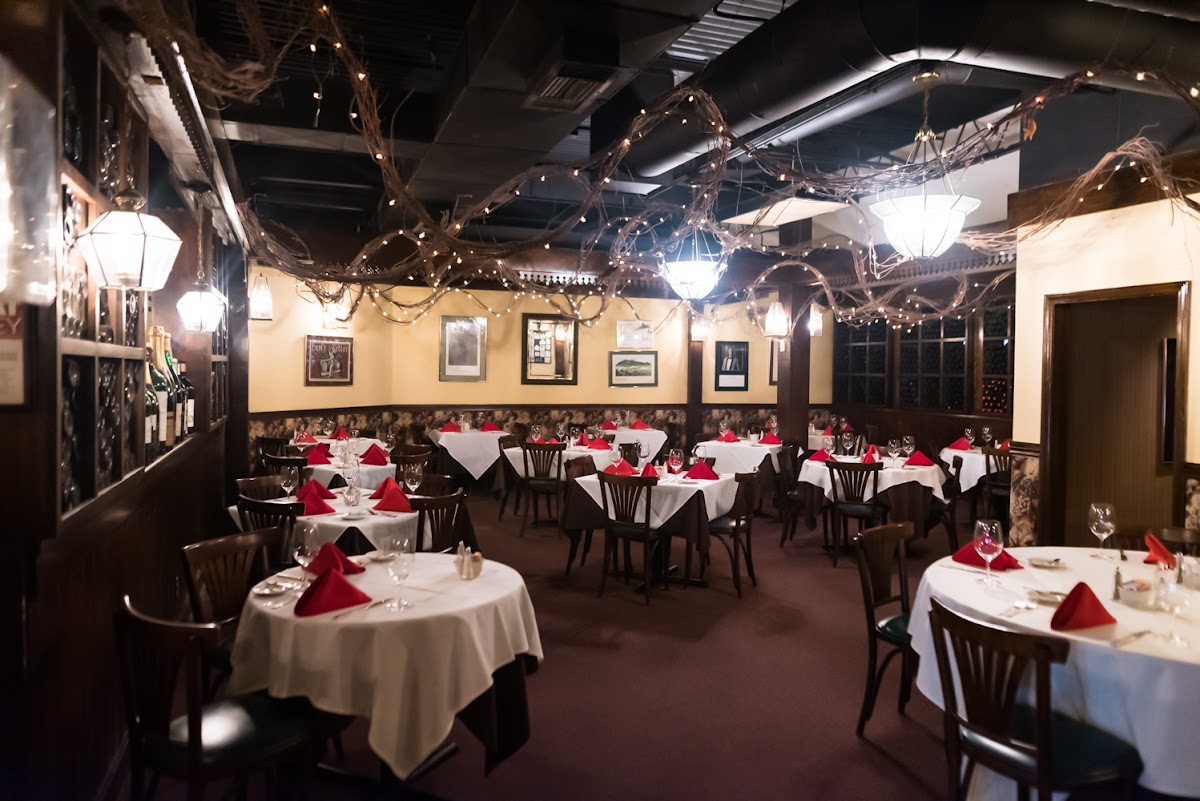 Lynn's Steakhouse