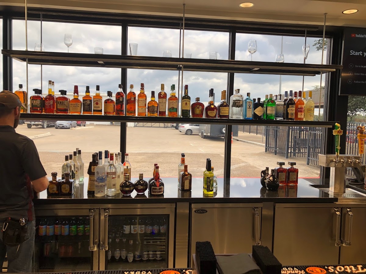 Gate 12 Bar & Grill
